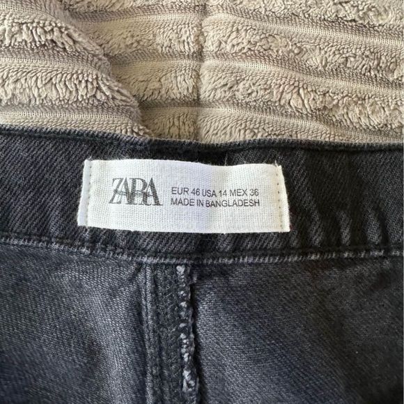 Black Zara shorts - Picture 3 of 3